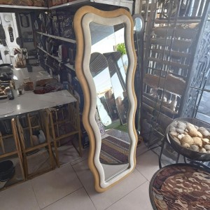 مراة منجد مخمل زكزاك مع ستاند حديد مقاس 160 × 60 بيج / ابيض